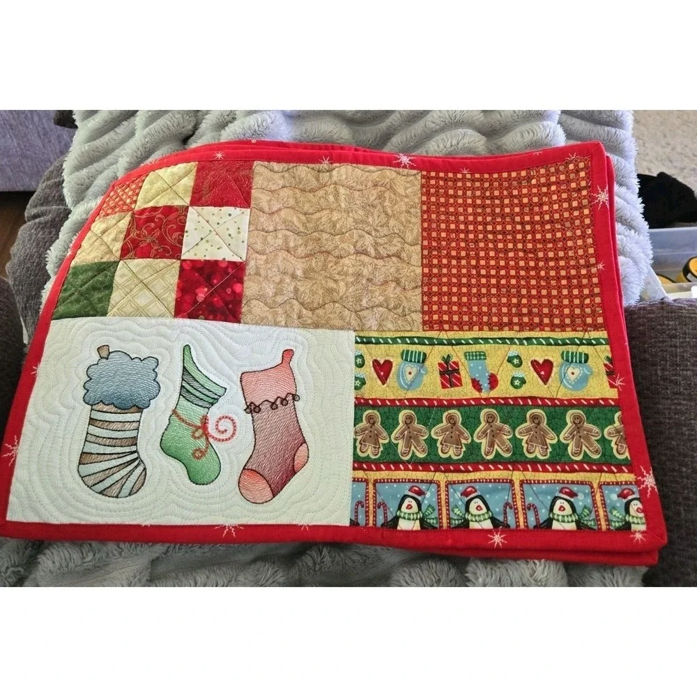 Christmas Embroidered Placemats-18x12-Set of 4-Patchwork-Quilted-Holiday-EUC!!